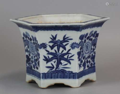 Chinese blue & white porcelain planter, 19th c.