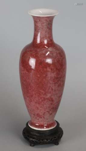 Chinese peach bloom porcelain vase, 19th/20th c.