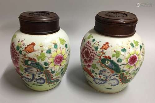 pair of Chinese porcelain cover jars, Qing dynasty