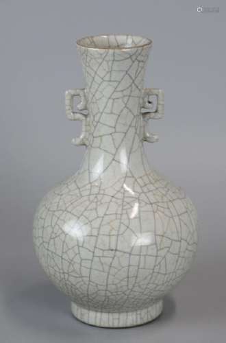 Chinese ge-type porcelain vase