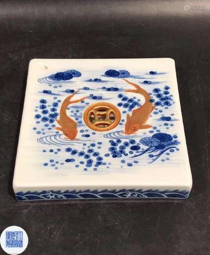 A BLUE AND WHITE GLAZE FISH PATTERN CERAMIC TILE