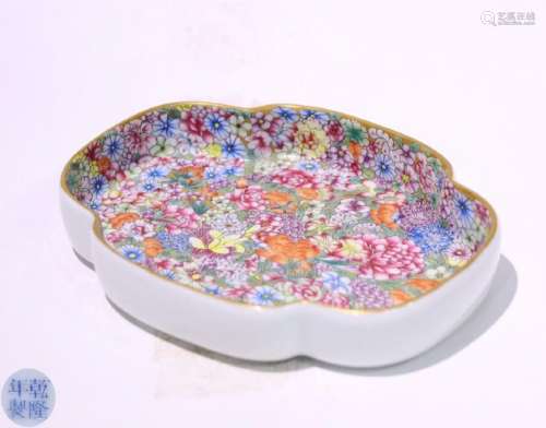 A GILDED CLOISONNE FLORAL PATTERN PLATE