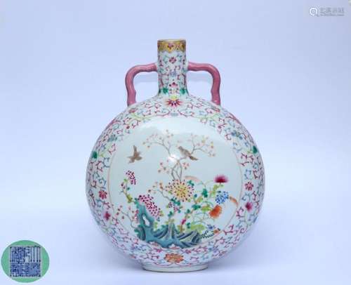 A FAMILLE ROSE FLORAL PATTERN BOTTLE