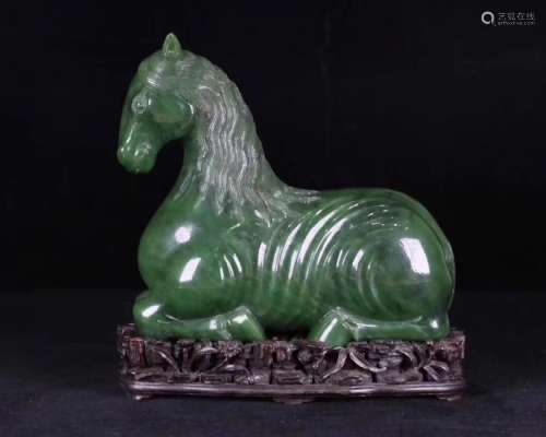 A HETIAN GREEN JADE HORSE SHAPED ORNAMENT
