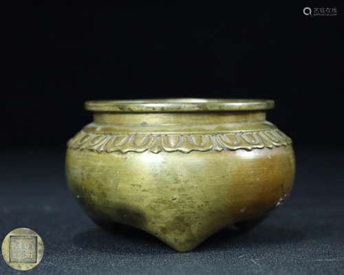 A BRONZE CASTED TRIPOD CENSER