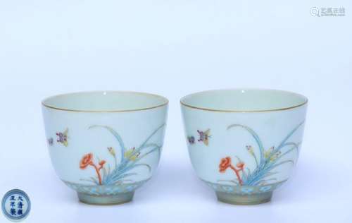 PAIR GILDED FLORAL PATTERN CUP