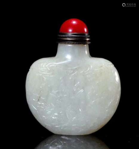 A HETIAN JADE CARVED SNUFF BOTTLE