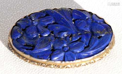 A Chinese oval Lapis Lazuli gilt metal mounted brooch, 4 by 2.5cms (1.5 by 1ins).Condition