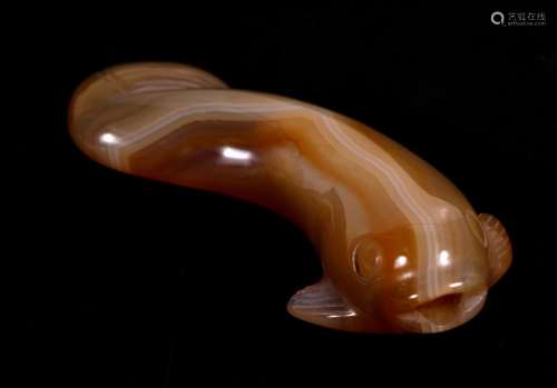 A Chinese figured agate snuff bottle in the form of a carp (lacks stopper), 9cms (3.5ins) long.