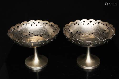 A pair of Chinese silver pierced bonbon dishes with engraved decoration, marked 'Zeewo', 9cms (3.