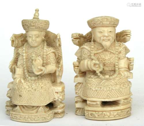 A pair of late 19th / early 20th century Chinese ivory figures, 8cms (3.1ins) high (2).