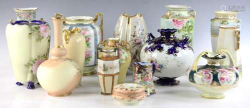 Fifteen Assorted Pieces of Japanese Porcelain