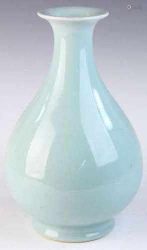 Chinese Qianlong Yuhuchun Vase