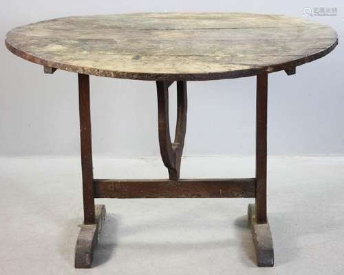 17th C Massachusetts Tilt Top Table