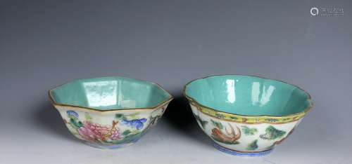 Pair of famille Rose Porcelain bowls with Mark