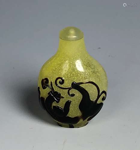 Small Yellow Snowflake Glass Snuff Bottle