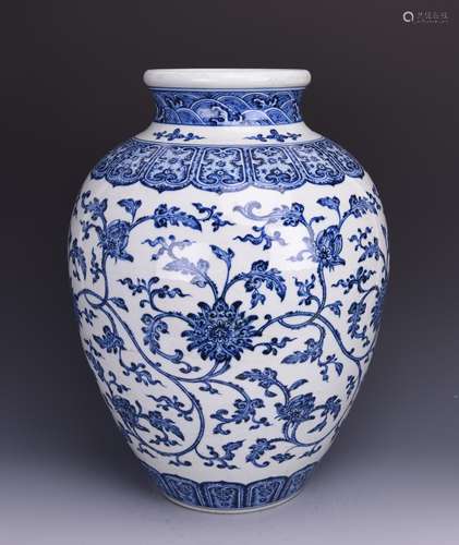 Large Blue and White 'Floral' Porcelain Vase