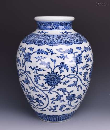 Large Blue and White 'Floral' Porcelain Vase