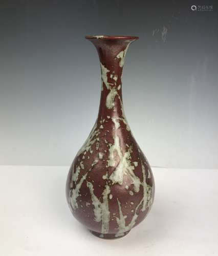 Porcelain Garlic-Shaped Vase