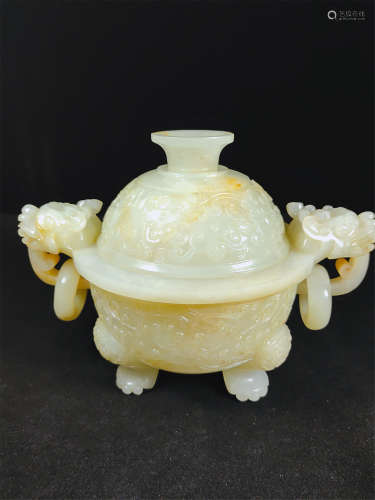 17-19TH CENTURY, A HETIAN JADE CARVED TRIPOD CENSER,QING DYNASTY