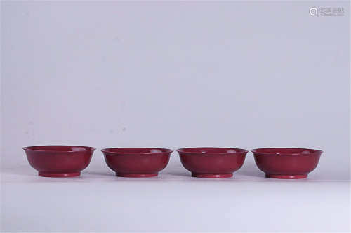 A SET OF FLORAL PATTERN RED COLOUR BOWLS