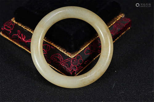 17-19TH CENTURY, A HETIAN JADE BANGLE, QING DYNASTY