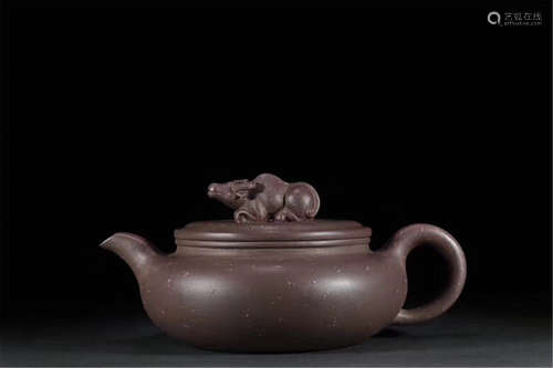 A COW DESIGN FLAT COVER TEAPOT