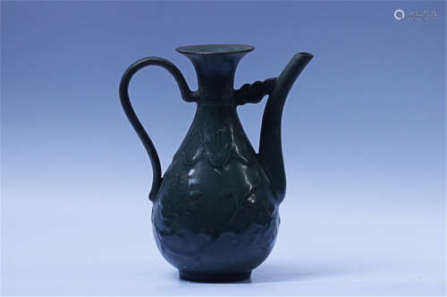 A LONGQUAN KILN FLORAL PATTERN FLAGON