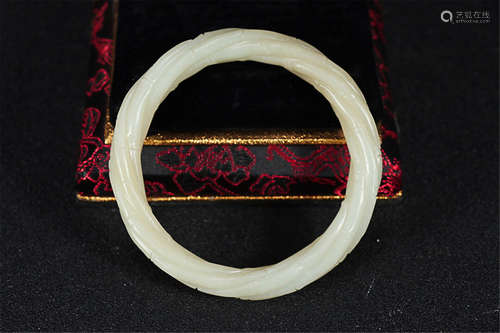 A BAMBOO JOINT DESIGN HETIAN JADE BRACELET