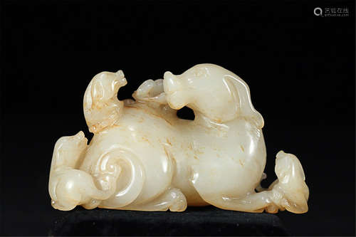 AN AUSPECIOUS BEAST DESIGN HETIAN JADE ORNAMENT