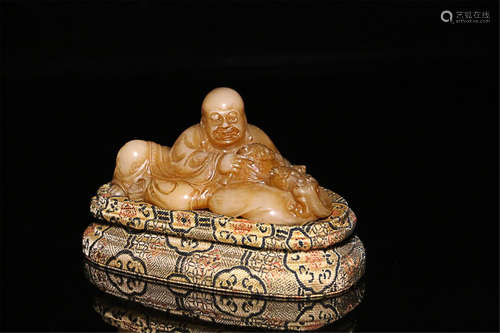 17-19TH CENTURY, A BUDDHA DESIGN SHOUSHAN STONE ORNAMENT, QING DYNASTY