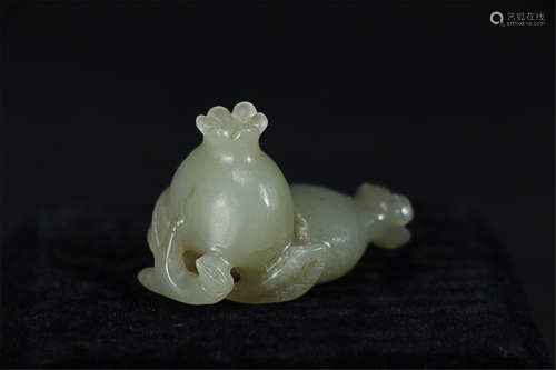 A HETIAN JADE CARVED POMEGRANATE HAND PIECE