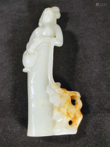 17-19TH CENTURY, A HETIAN JADE CARVED WOMAN STATUE,QING DYNASTY