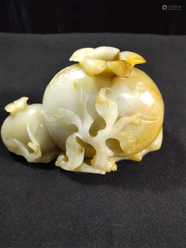 17-19TH CENTURY, A HETIAN JADE CARVED POMEGRANATE WATERPOT,QING DYNASTY
