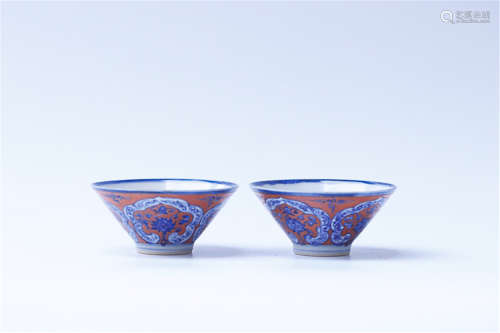 A PAIR OF BLUE&WHITE FLORAL PATTERN CUPS