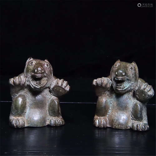 206BC-220AD, A PAIR OF BEAR DESIGN MAT ORNAMENTS, HAN DYNASTY