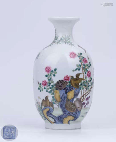 A FAMILLE ROSE BIRD AND FLORAL PATTERN VASE