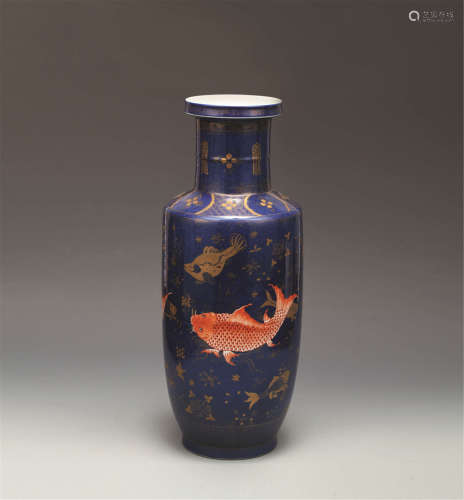 十九世纪蓝釉描金矾红鲤鱼棒槌瓶