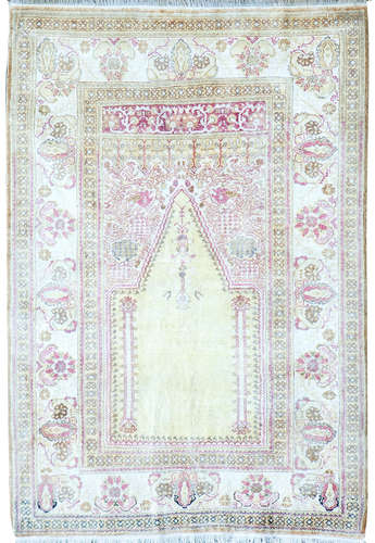 121 x 179cm A Persian silk rug