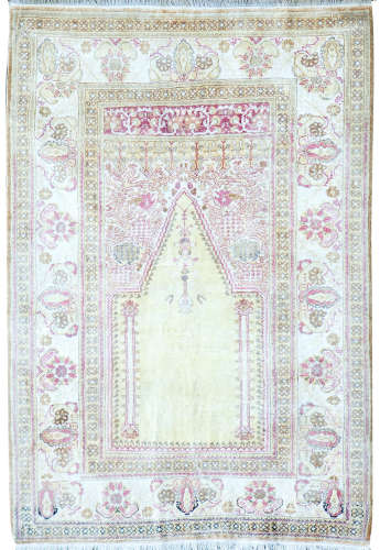 121 x 179cm A Persian silk rug