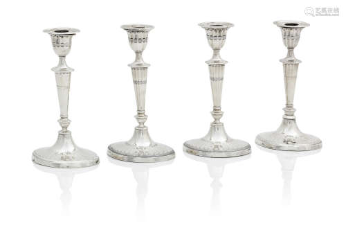 by Goldsmiths & Silversmiths Company, London 1911  (4) A pair of early 20th century silver candlesticks