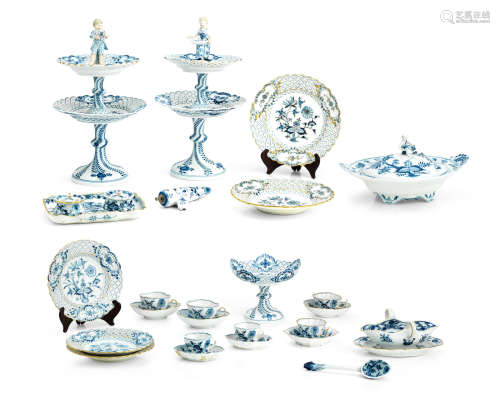 19th and 20th century A collection of Meissen 'Onion' pattern porcelain