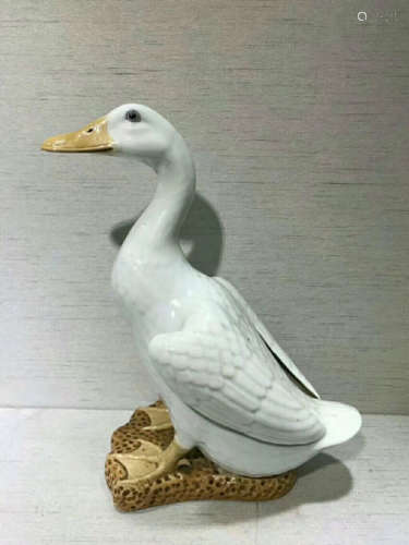 20TH CENTURY, A DUCK DESIGN PORCELAIN, THE REPUBLIC OF CHINA