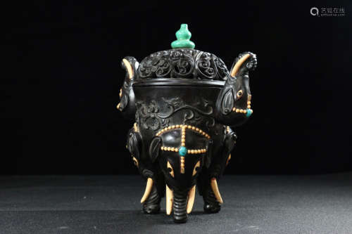 A TRUNK TRIPOD SANDALWOOD CENSER