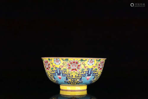 17-19TH CENTURY, A LOTUS&PEACH PATTERN FAMILLE BOWL, QING DYNASTY