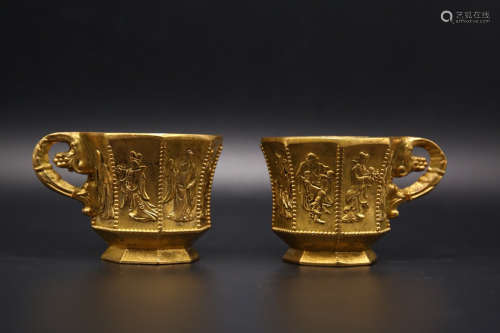 A PAIR OF EIGHT-IMMORTAL PATTERN GILT BRONZE CUPS