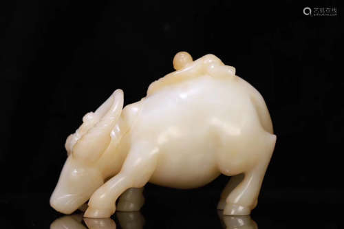 17-19TH CENTURY, A KID&CATTLE DESIGN HETIAN JADE ORNAMENT, QING DYNASTY