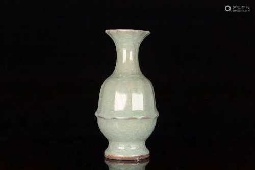 10-12TH CENTURY, A BIANJING GUAN KILN MELON SHAPE BOTTLE, SONG DYNASTY