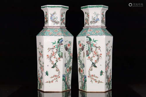 19TH CENTURY, A PAIR OF FIVE COLOR BIRD&FLORAL PATTERN HEXAGONAL VASES, LATE QING DYNASTY
