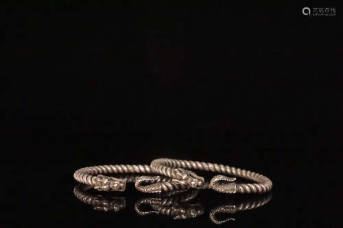 19TH CENTURY, A PAIR OF DRAGON HEAD SILVER BRACELETS, LATE QING DYNASTY